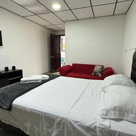 Appartement Acogedor Apartaestudio Ubicado En La Zona Rosa De Pereira Extérieur photo